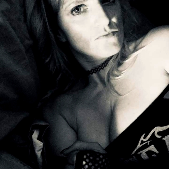 Meet your Posher, Julie - Picture 1 of 4